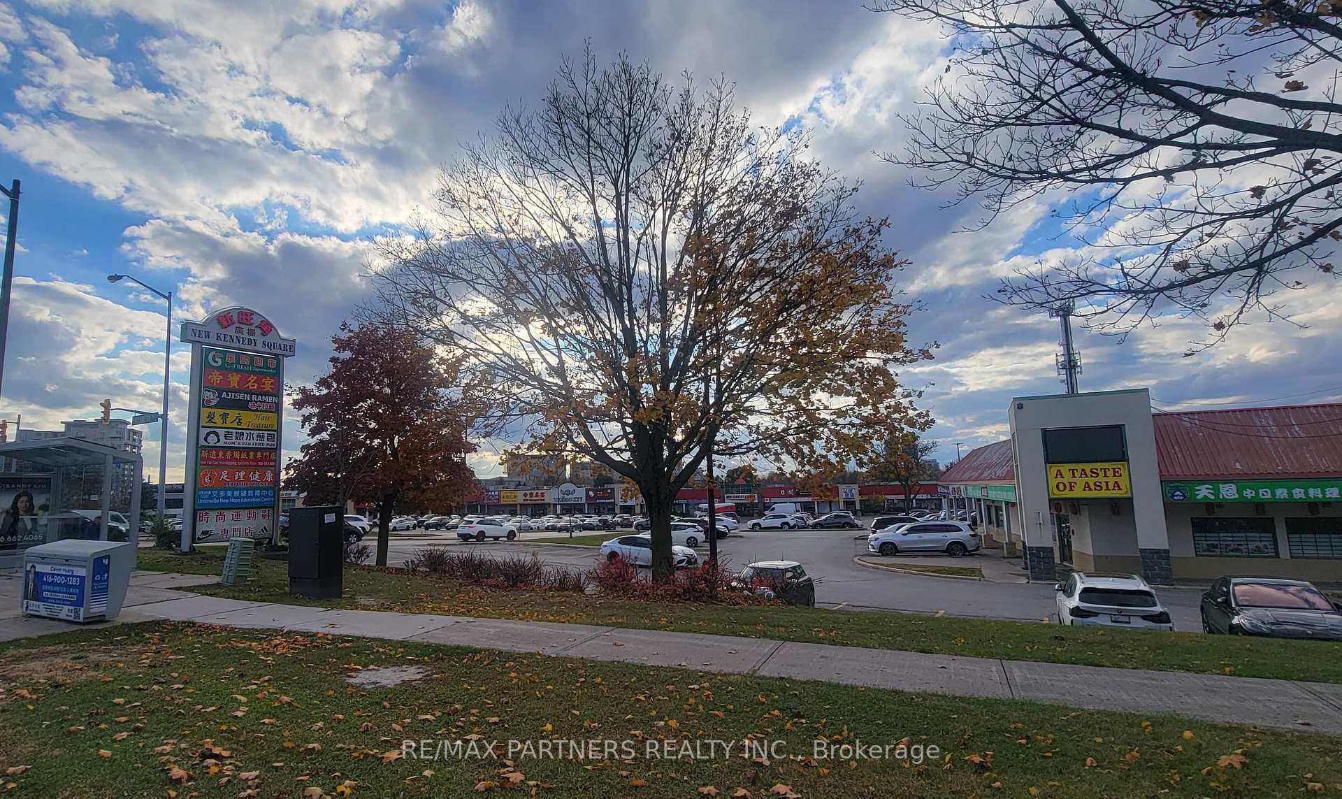 New Kennedy Square (bank, restaurant, supermarket)