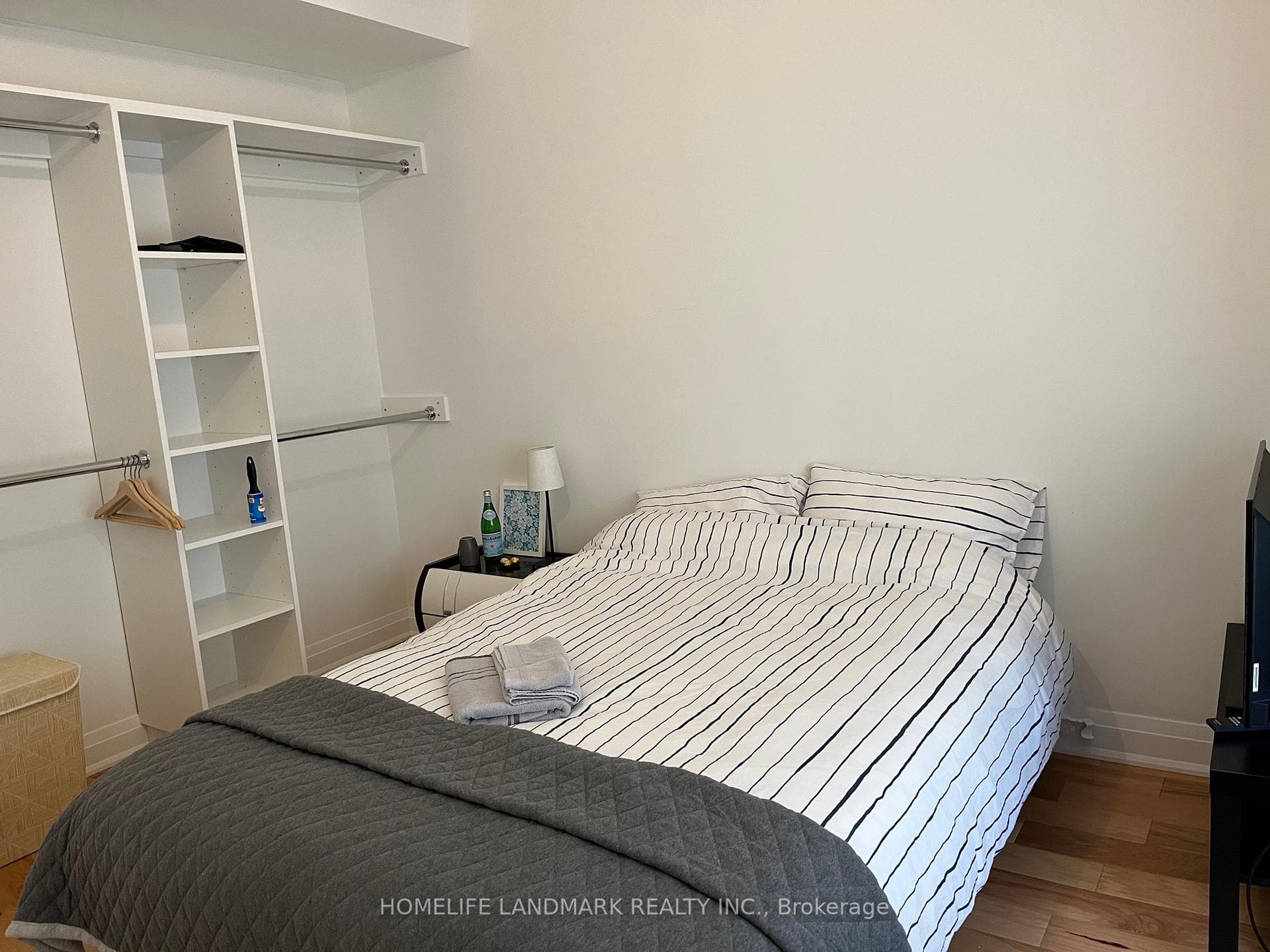 1253 Gerrard Street photo 23