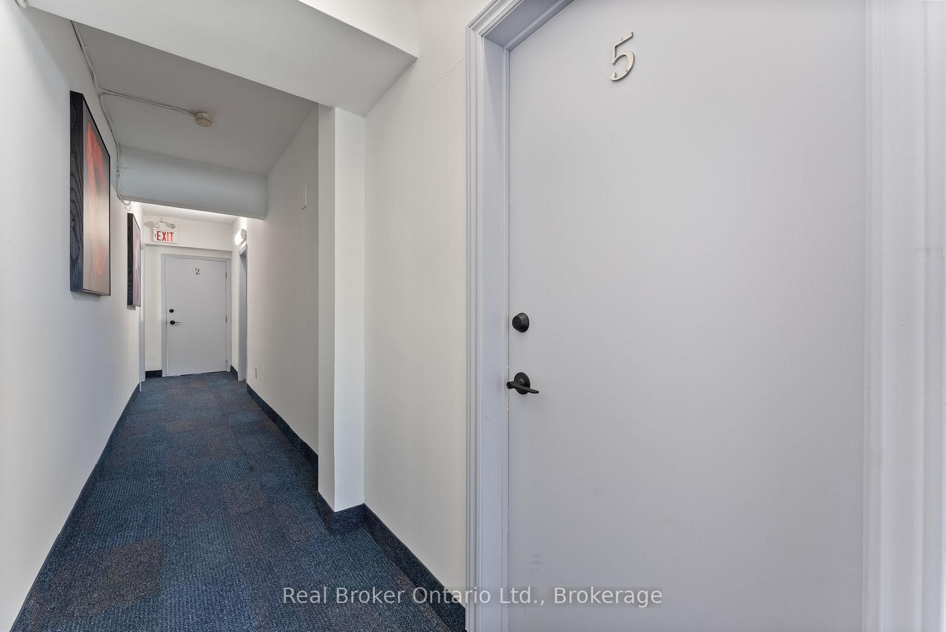 985 Kingsway Drive Unit 5 photo 2