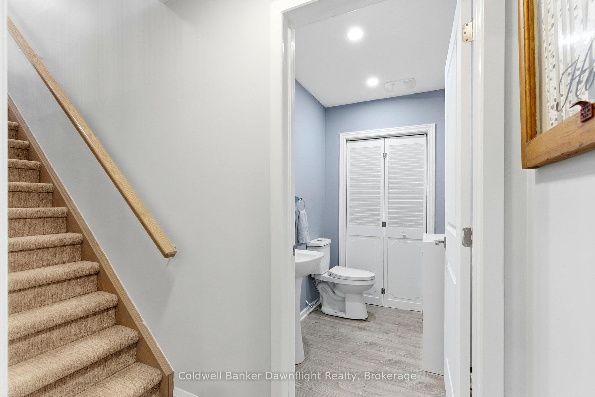 84 Rowe Avenue photo 26