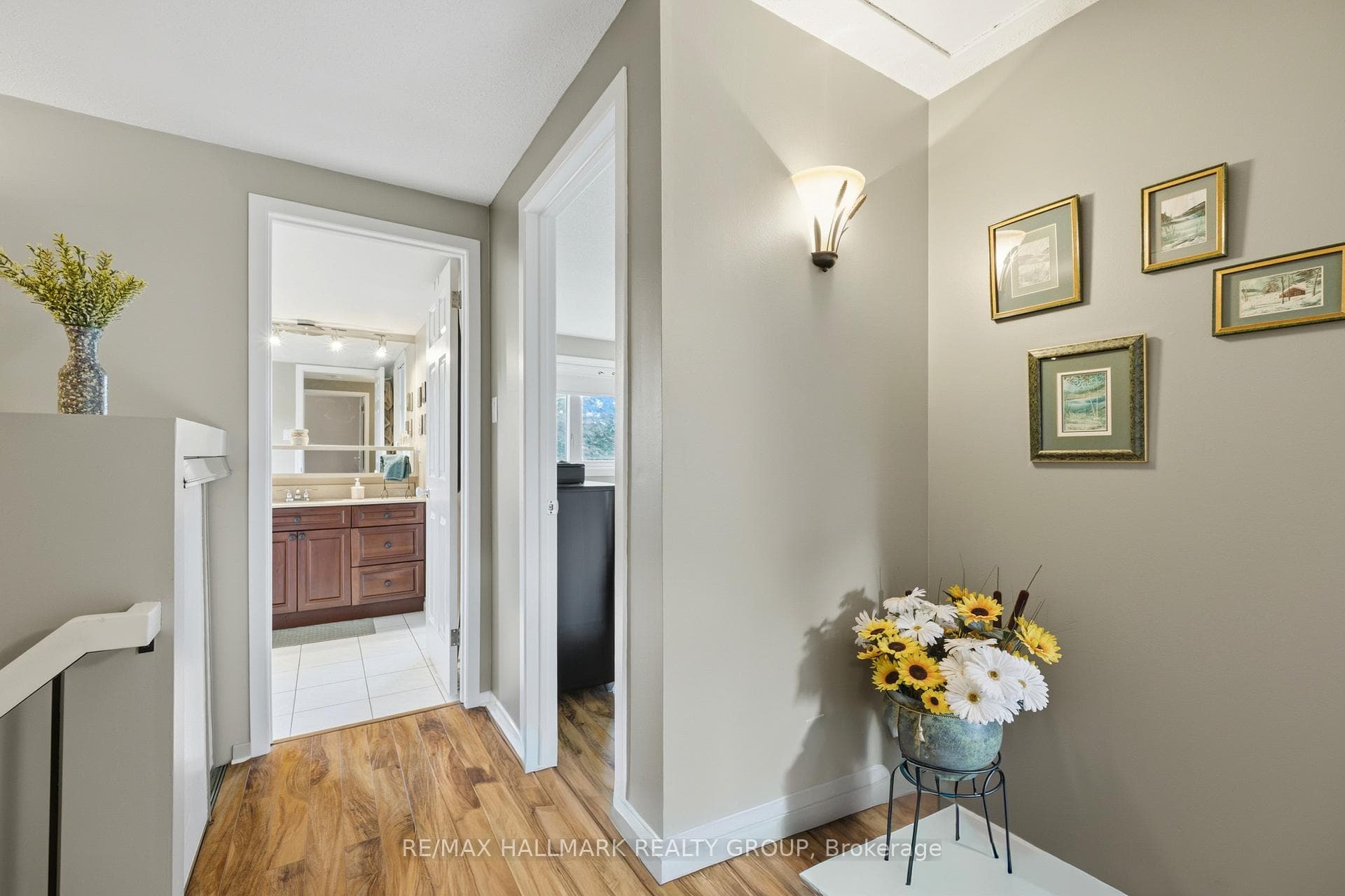 8052 Jeanne D'arc Boulevard photo 17