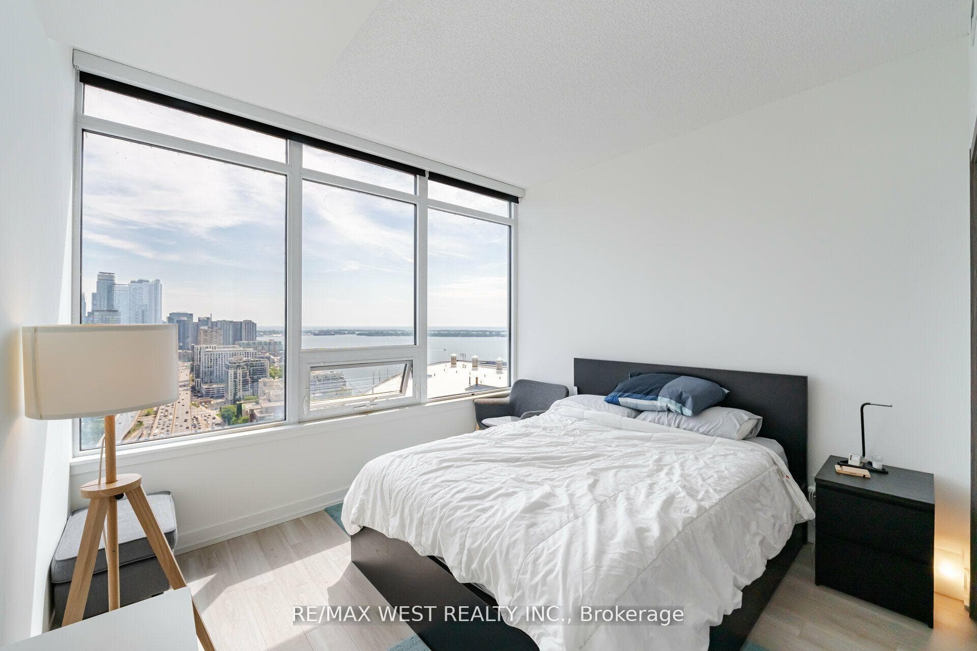 17 Bathurst Street Unit 3912 photo 12