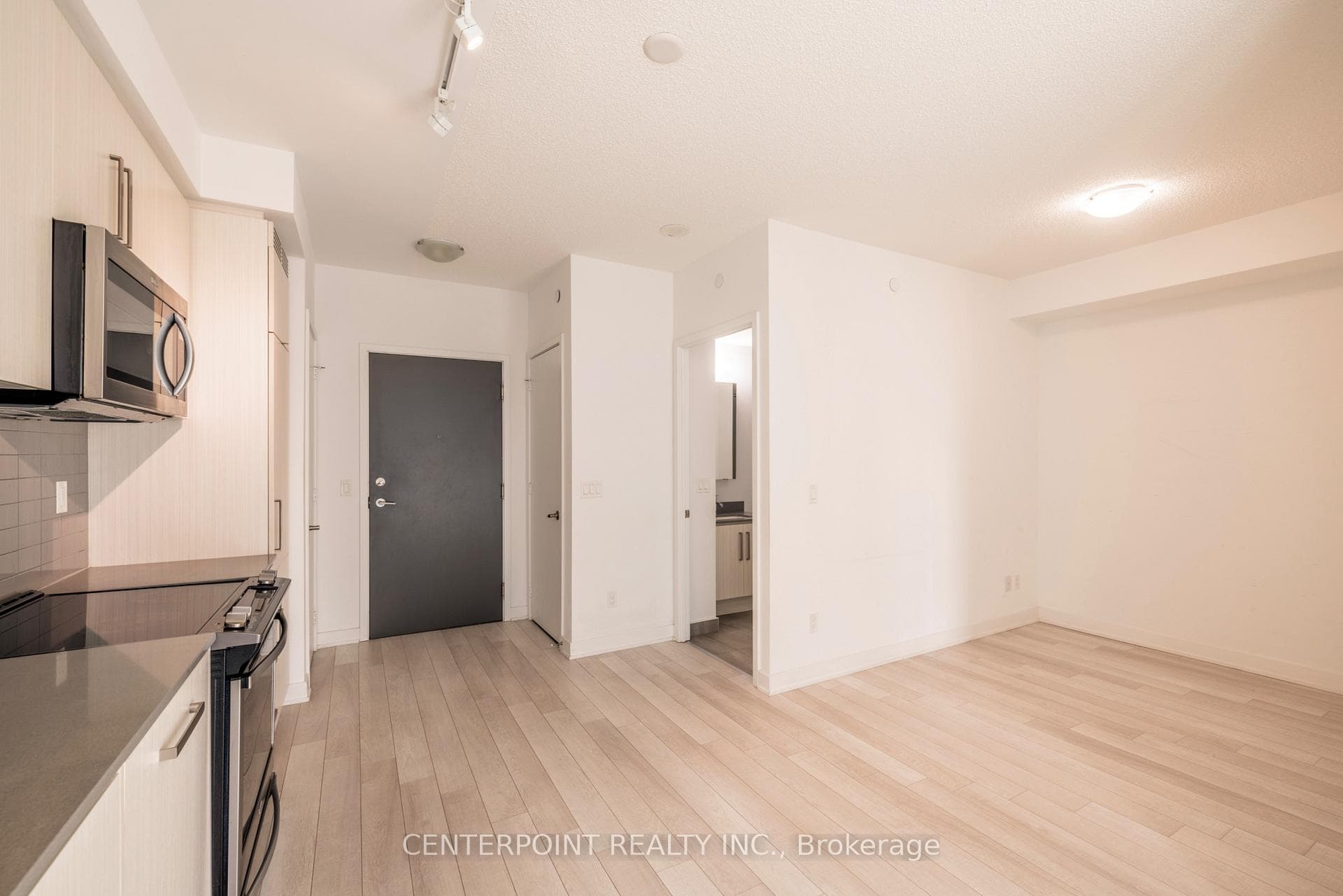 5180 Yonge Street Unit 808 photo 4