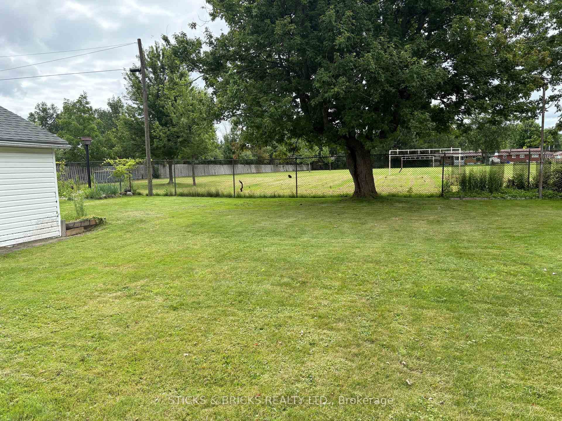 3826 Welland Street photo 5