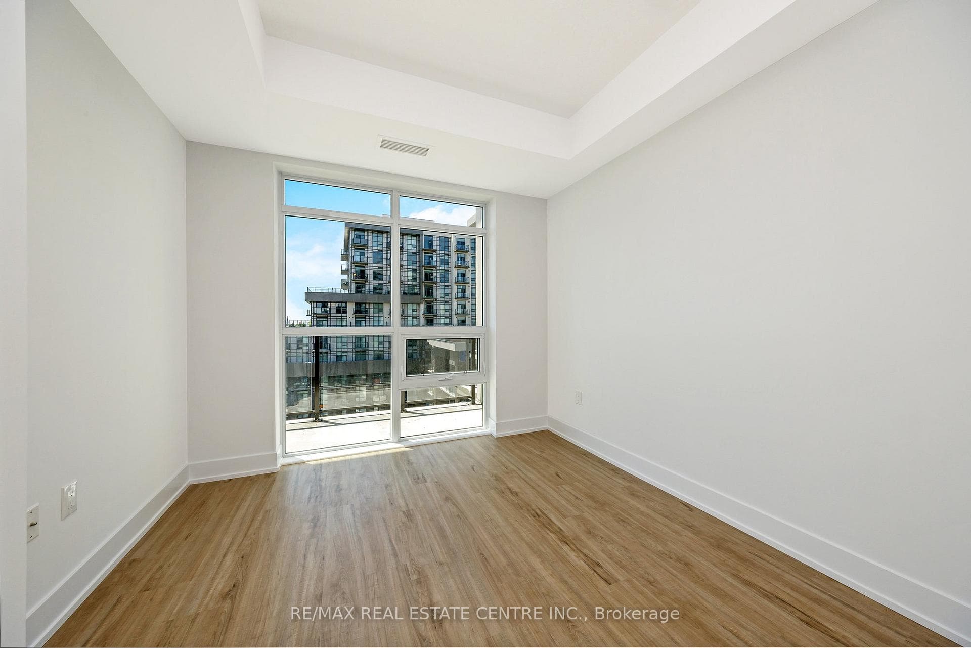470 Dundas Street Unit 712 photo 16