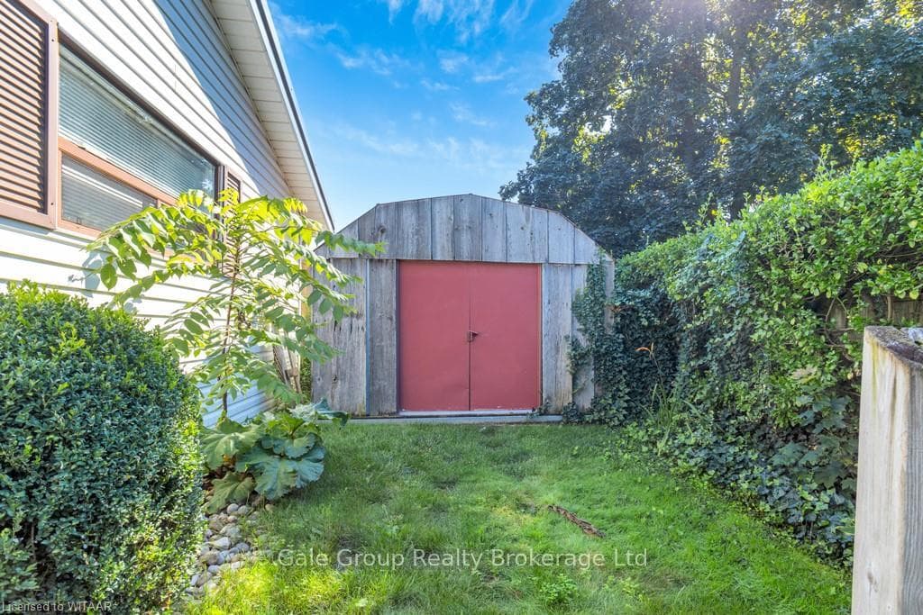 664 SHENSTONE Avenue photo 32