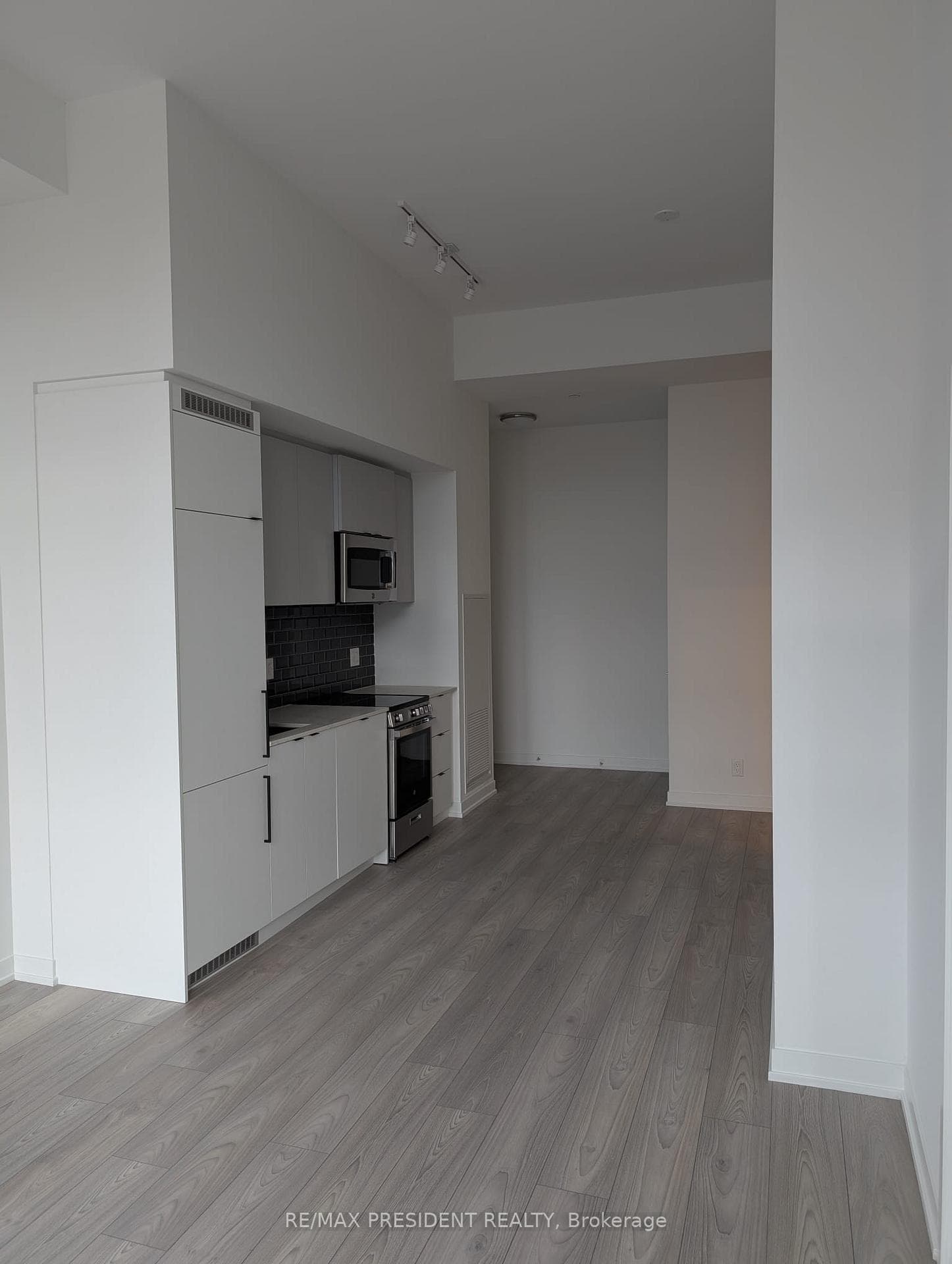 285 Dufferin Street Unit 223 photo 3