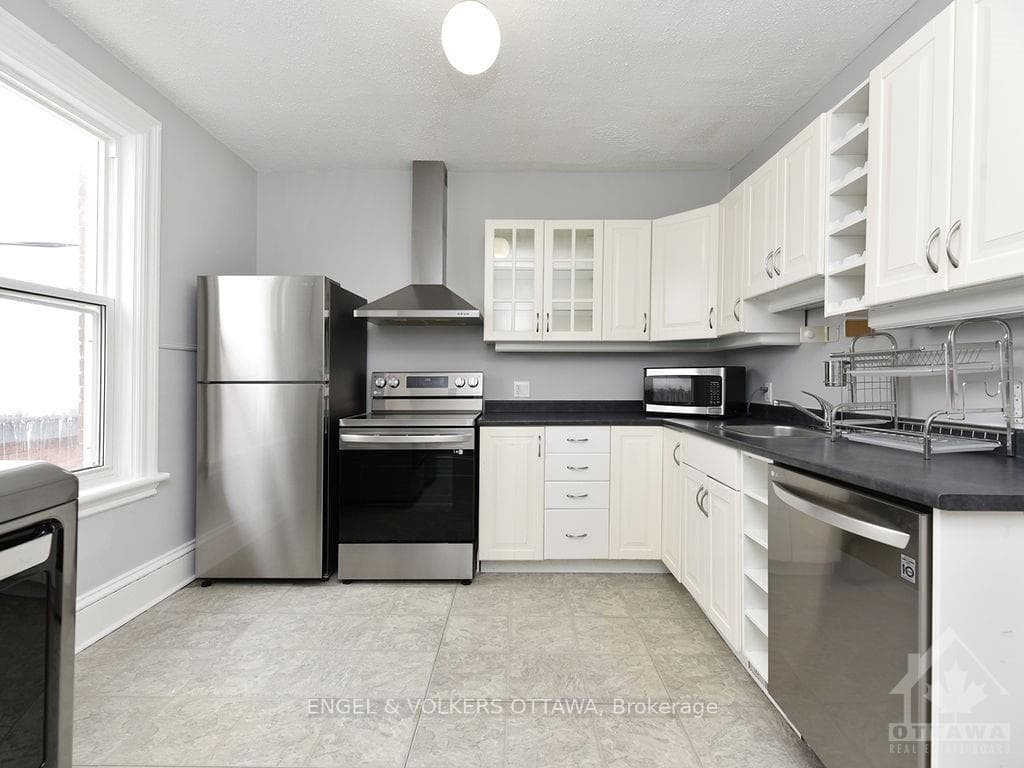 81 THIRD Avenue Unit 2 photo 12