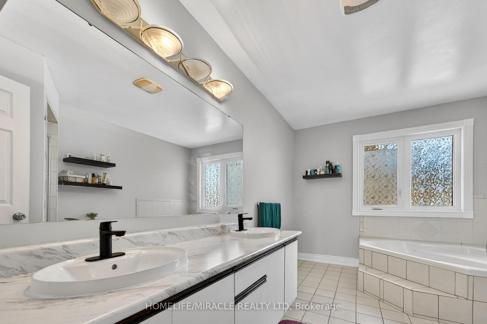 1002 Rambleberry Avenue photo 38