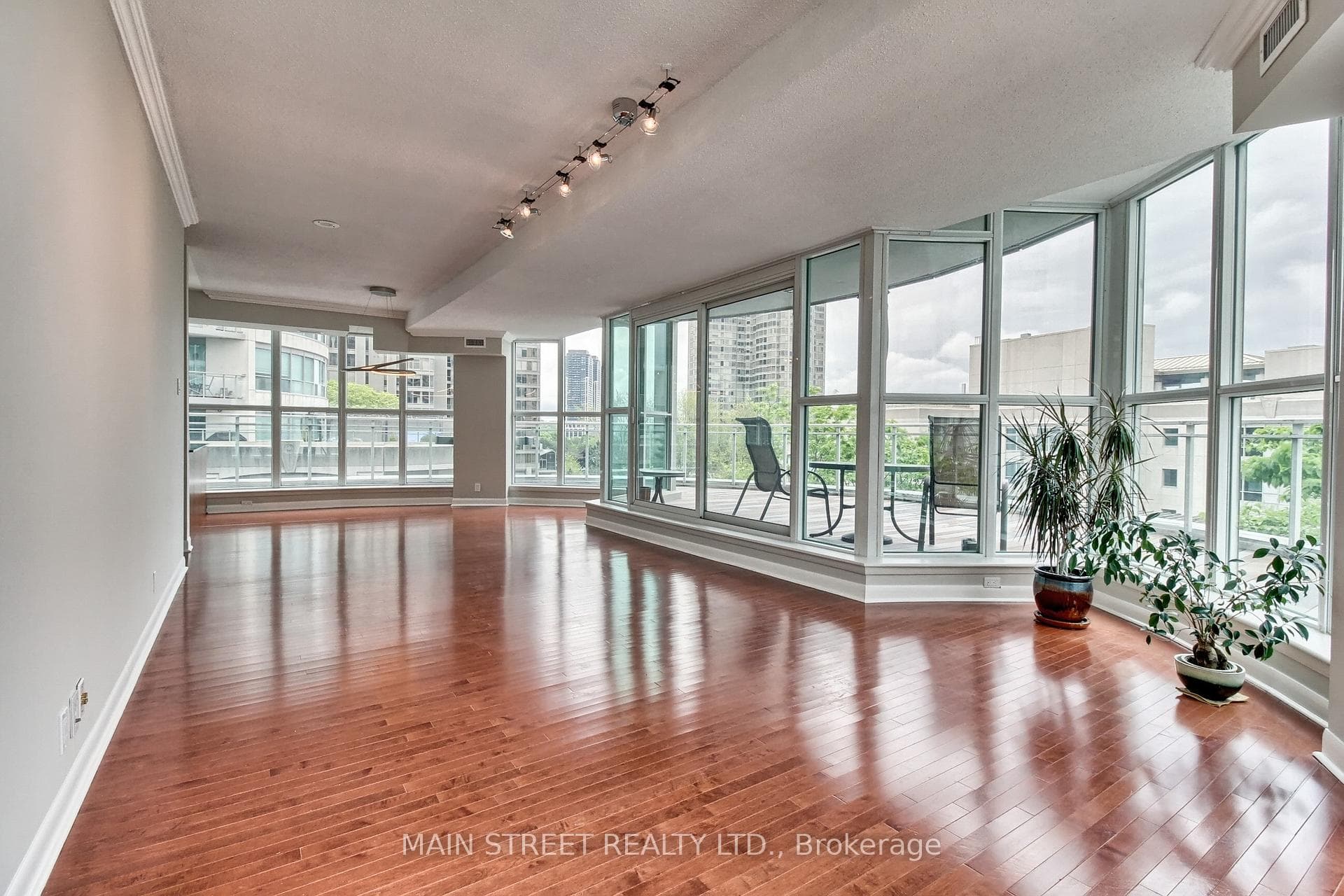 2067 Lake Shore Boulevard Unit 405 photo 10
