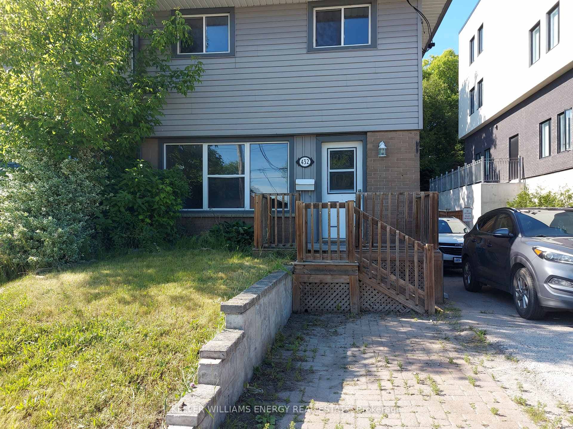 432 Bloor Street Unit Main photo 1