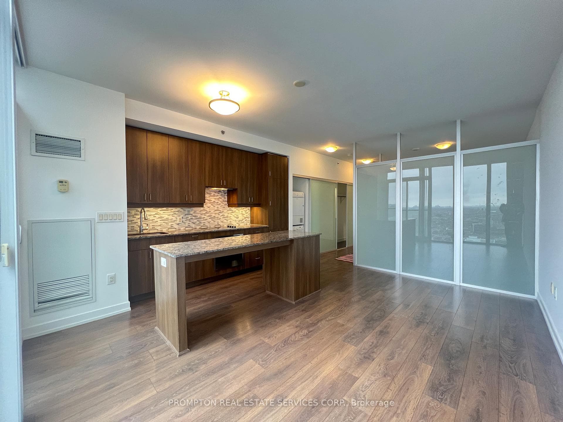 426 University Avenue Unit 3002 photo 2
