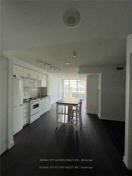 15 Fort York Boulevard Unit 1107 photo 7