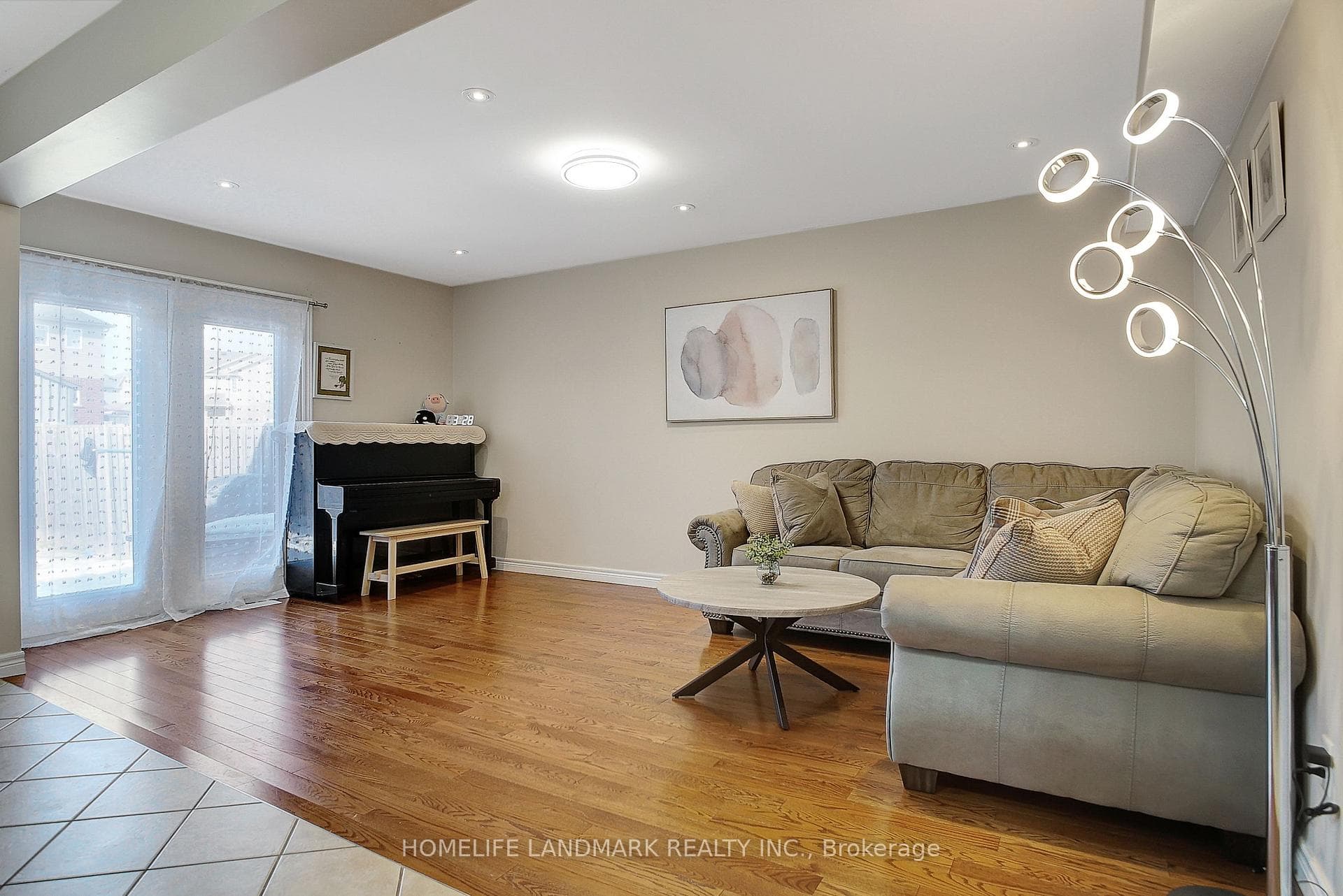 328 vincent Drive photo 3