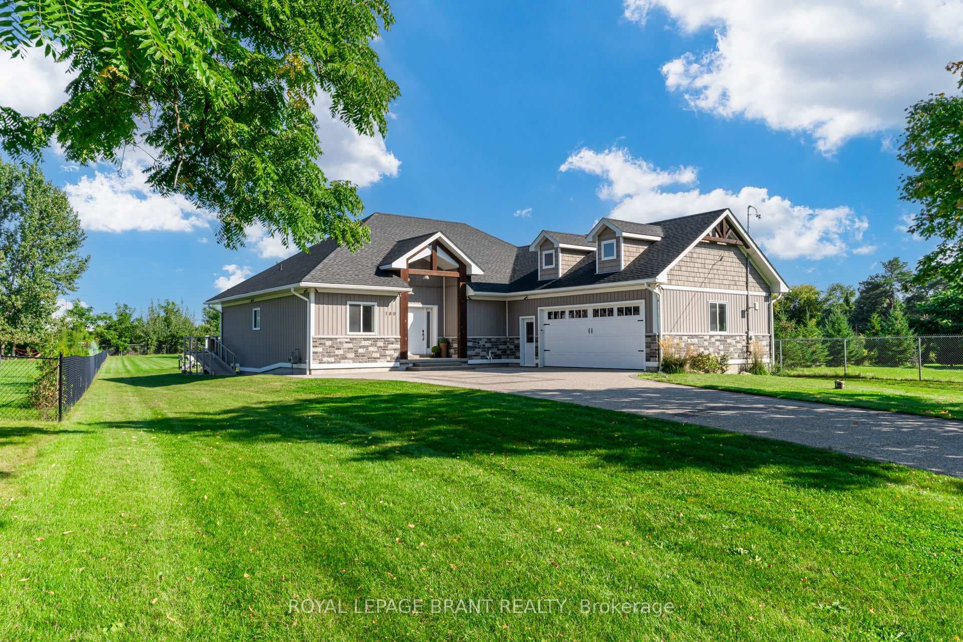 180 Royal Oak Road photo 1