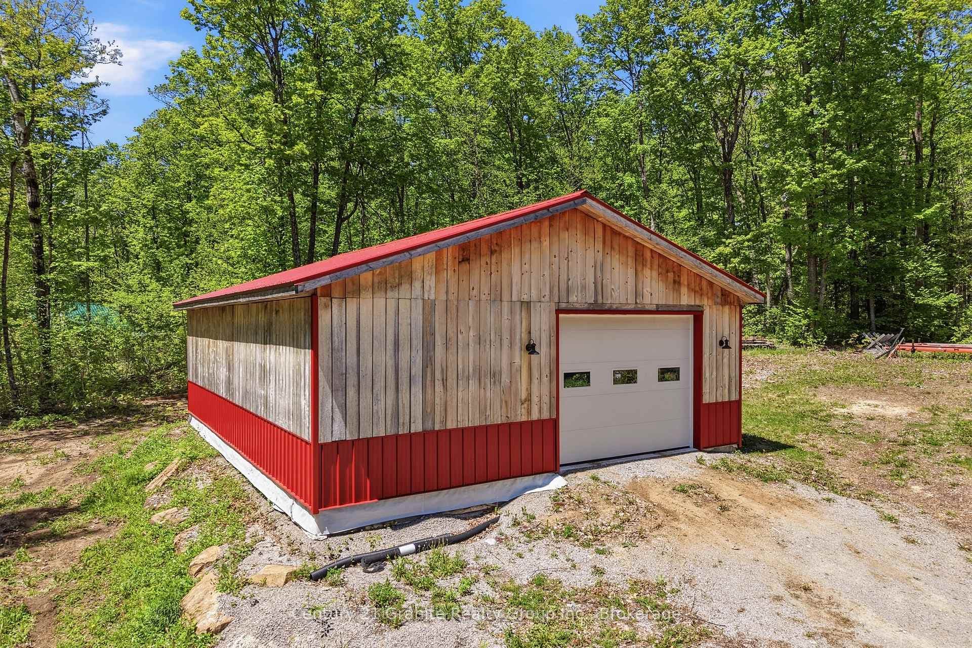 1048 Bacon Road photo 28