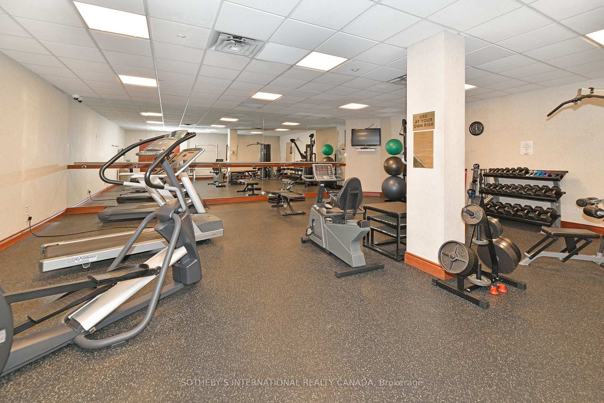 980 Yonge Street Unit 701 photo 18