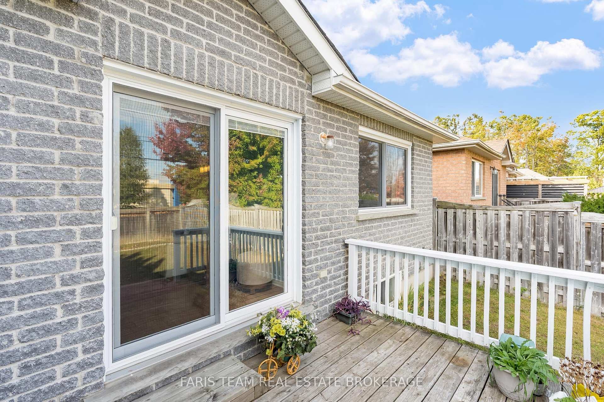 9 Julia Crescent photo 29
