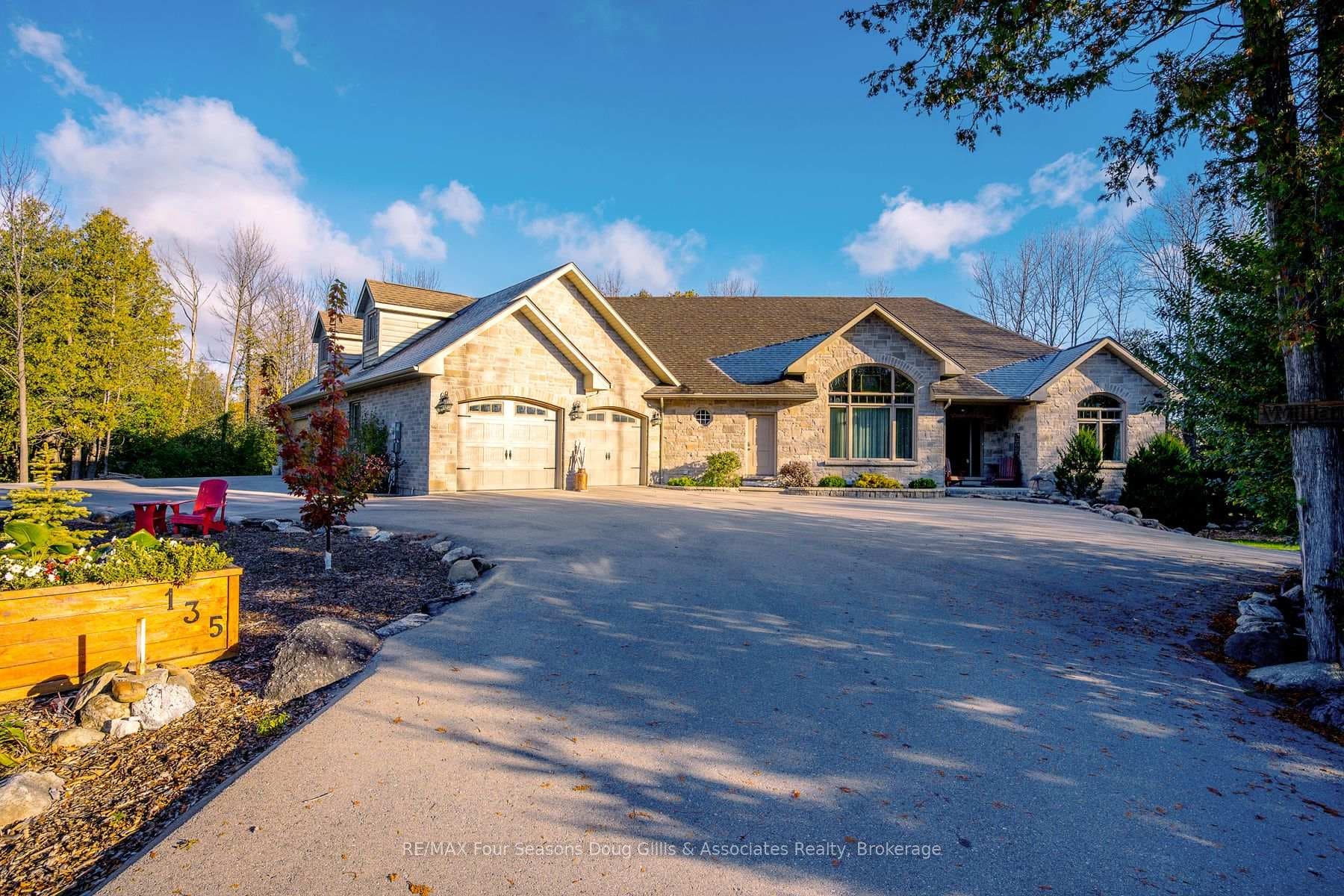 135 Algonquin Drive photo 40