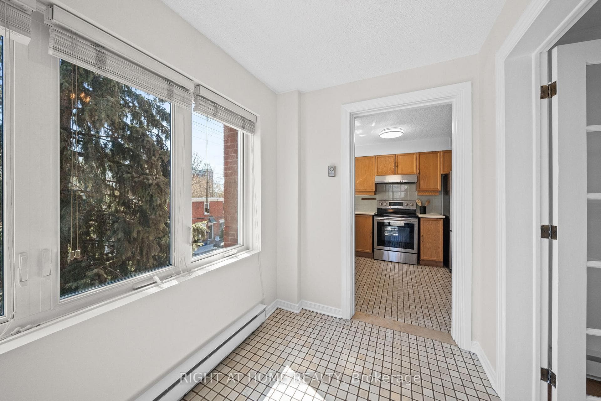 320 Crichton Street Unit 301 photo 22