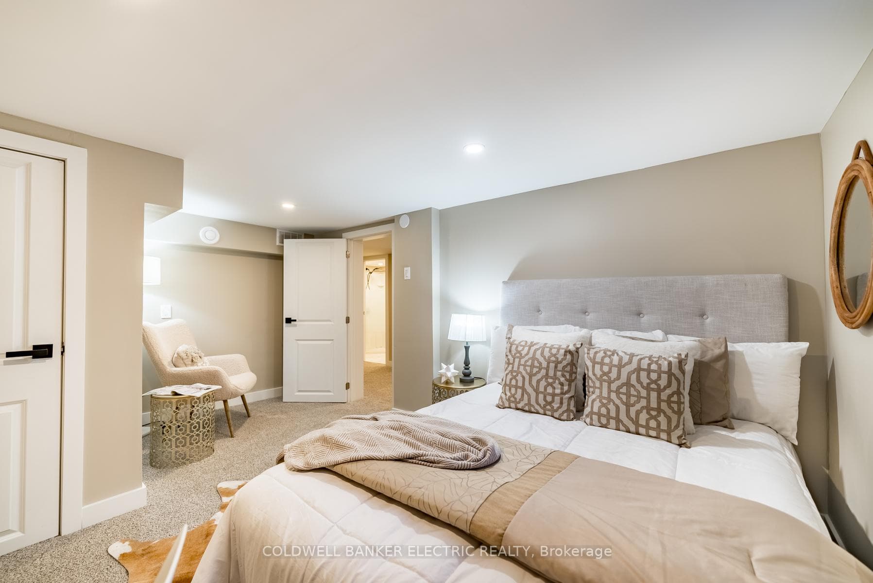 422 Bellevue Street photo 24