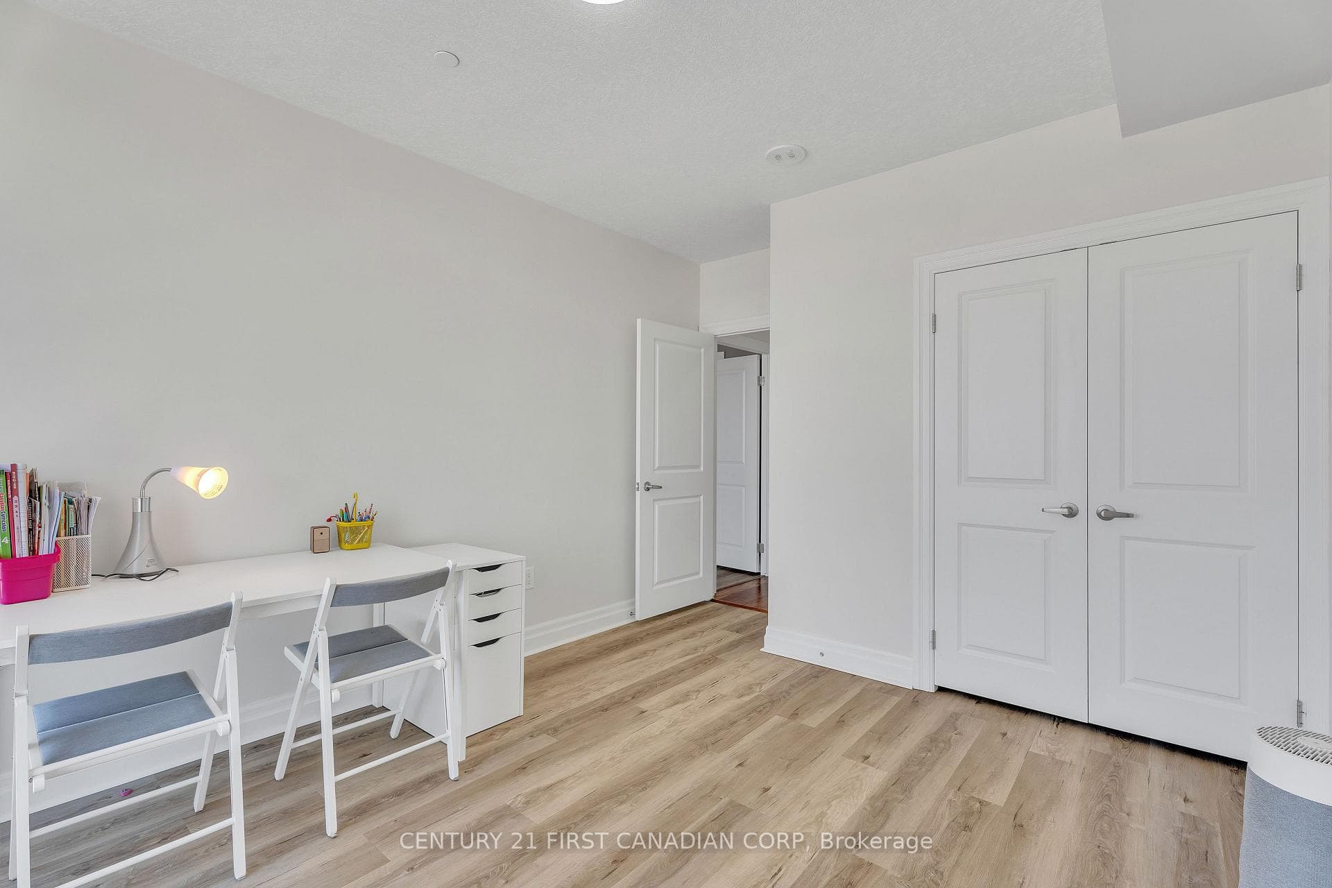 240 Villagewalk Boulevard Unit 812 photo 24