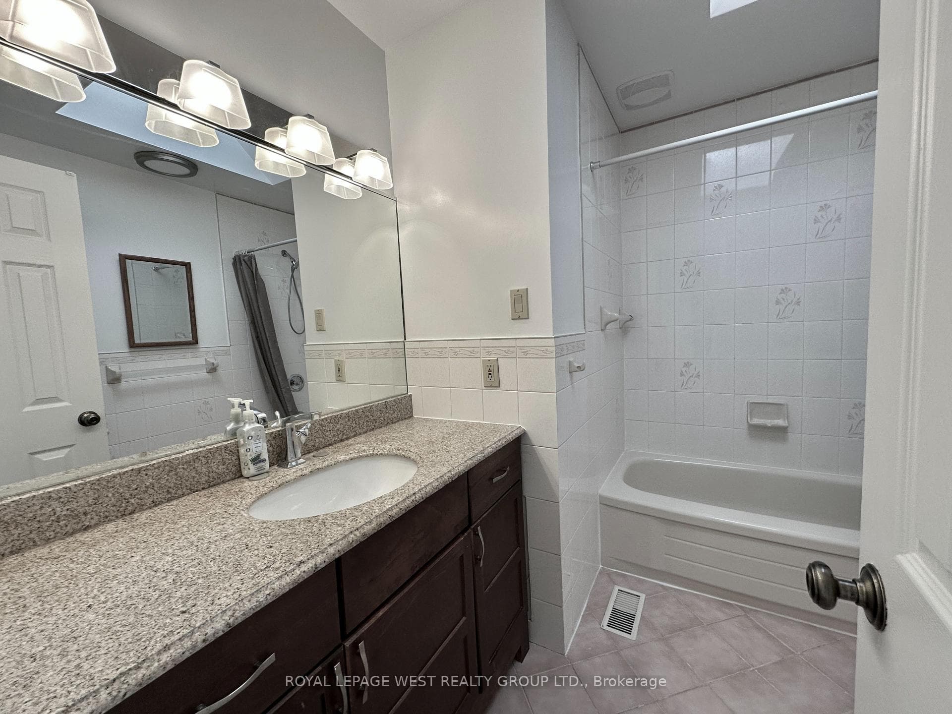 1294 Forest Hill Unit Upper photo 7