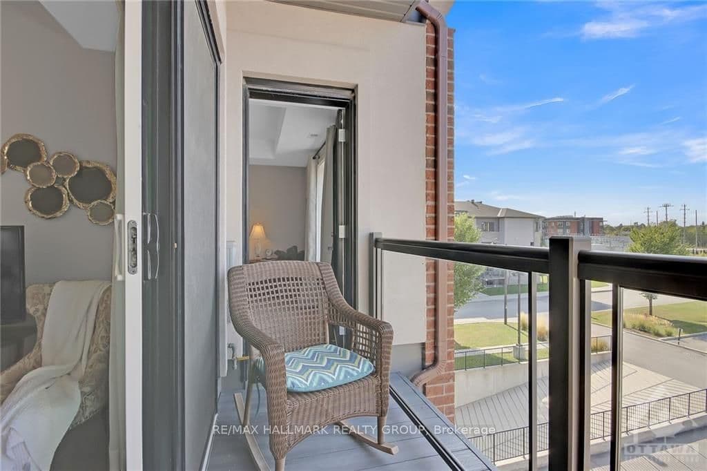615 LONGFIELDS Drive Unit 302 photo 30