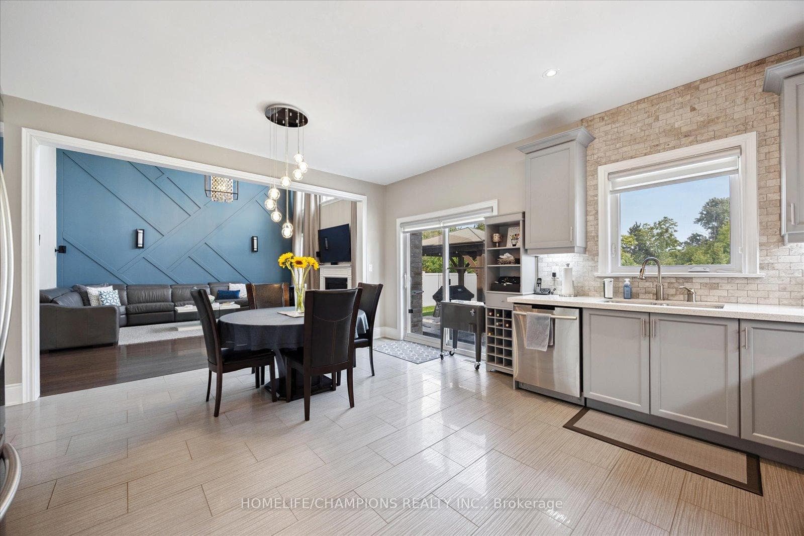 1612 Sandhurst Crescent photo 15