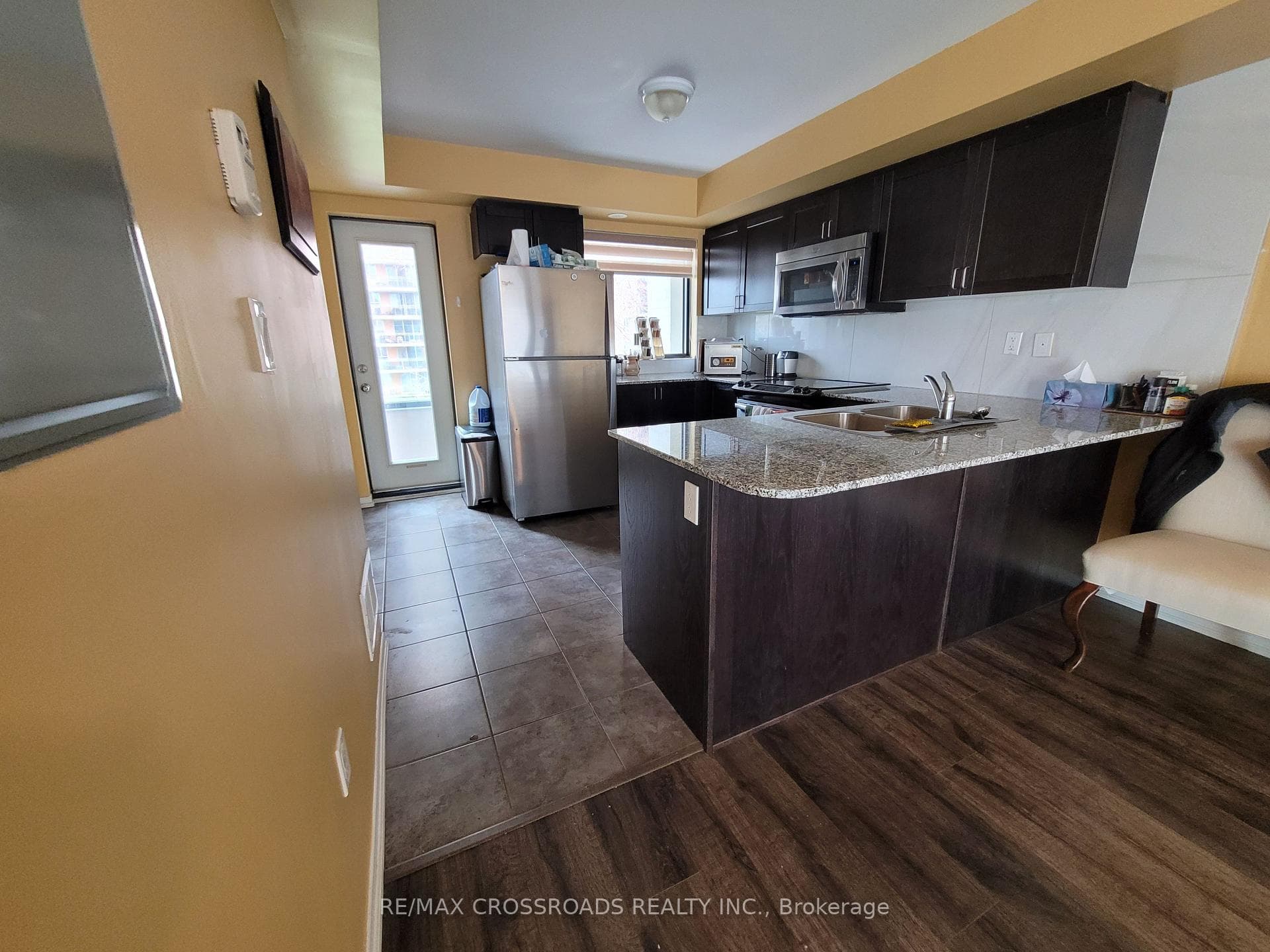 134 Widdicombe Hill Boulevard Unit 202 photo 3