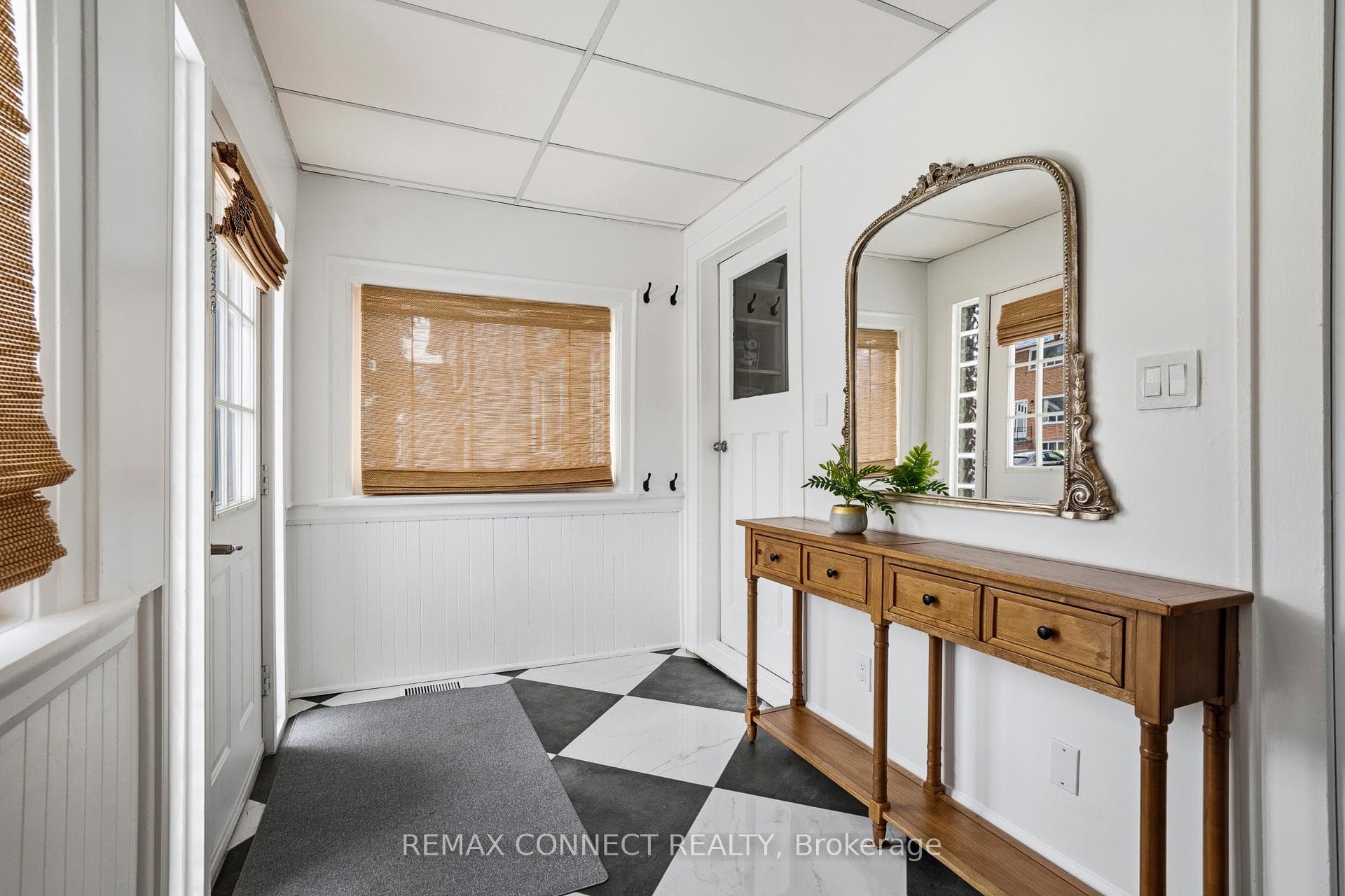 60 Woodbury Road photo 4