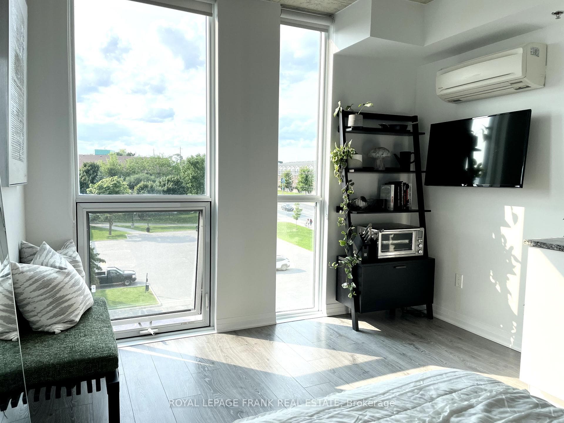 1900 Simcoe Street Unit 423 photo 5
