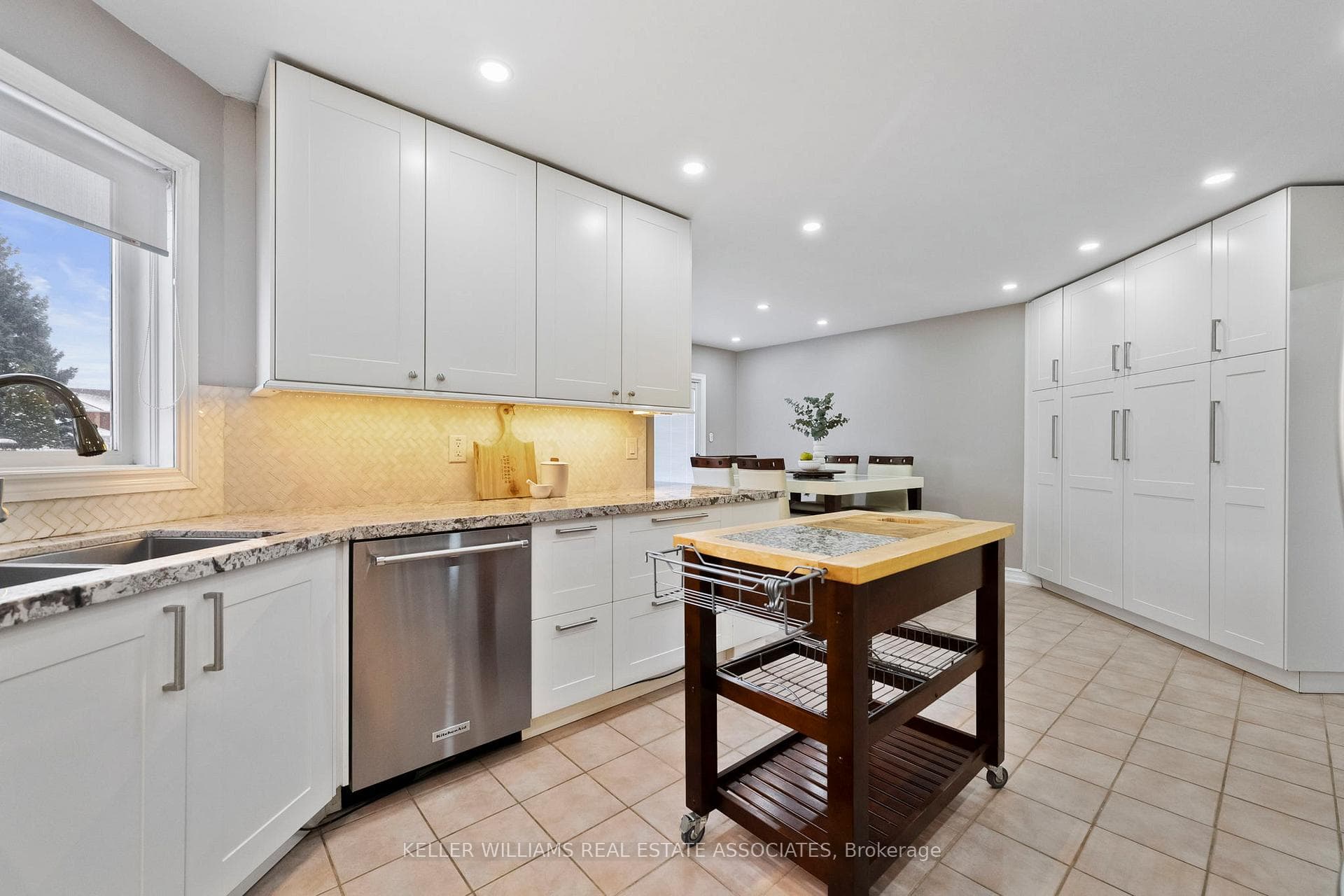 3543 Trelawny Circle photo 14
