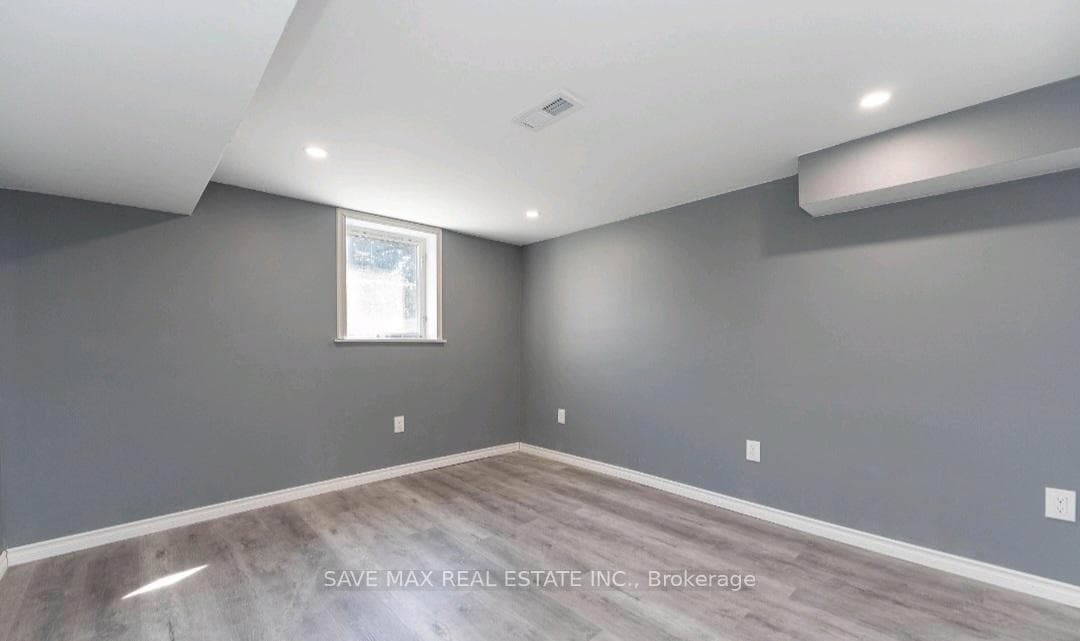 6549 Riall Street Unit Lower photo 15