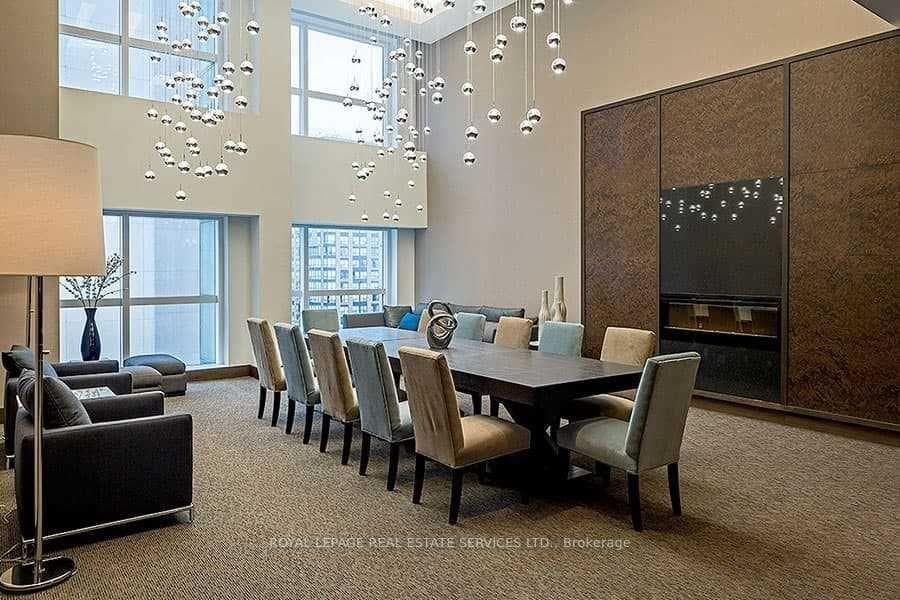 386 Yonge Street Unit 2516 photo 32