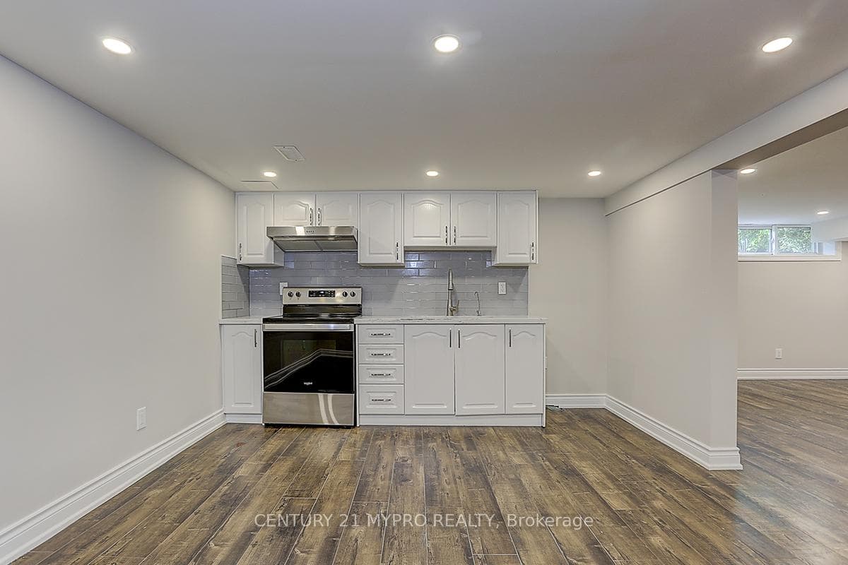 31 Knowles Crescent photo 27