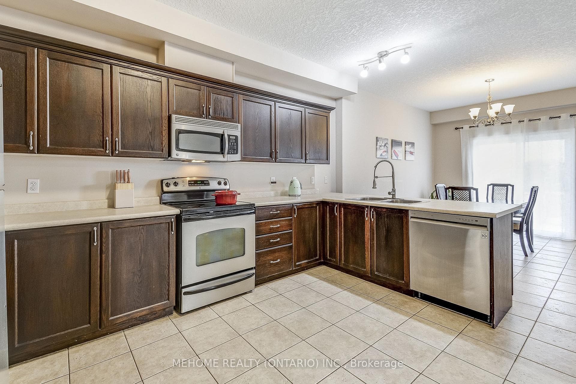63 Huck Crescent photo 18