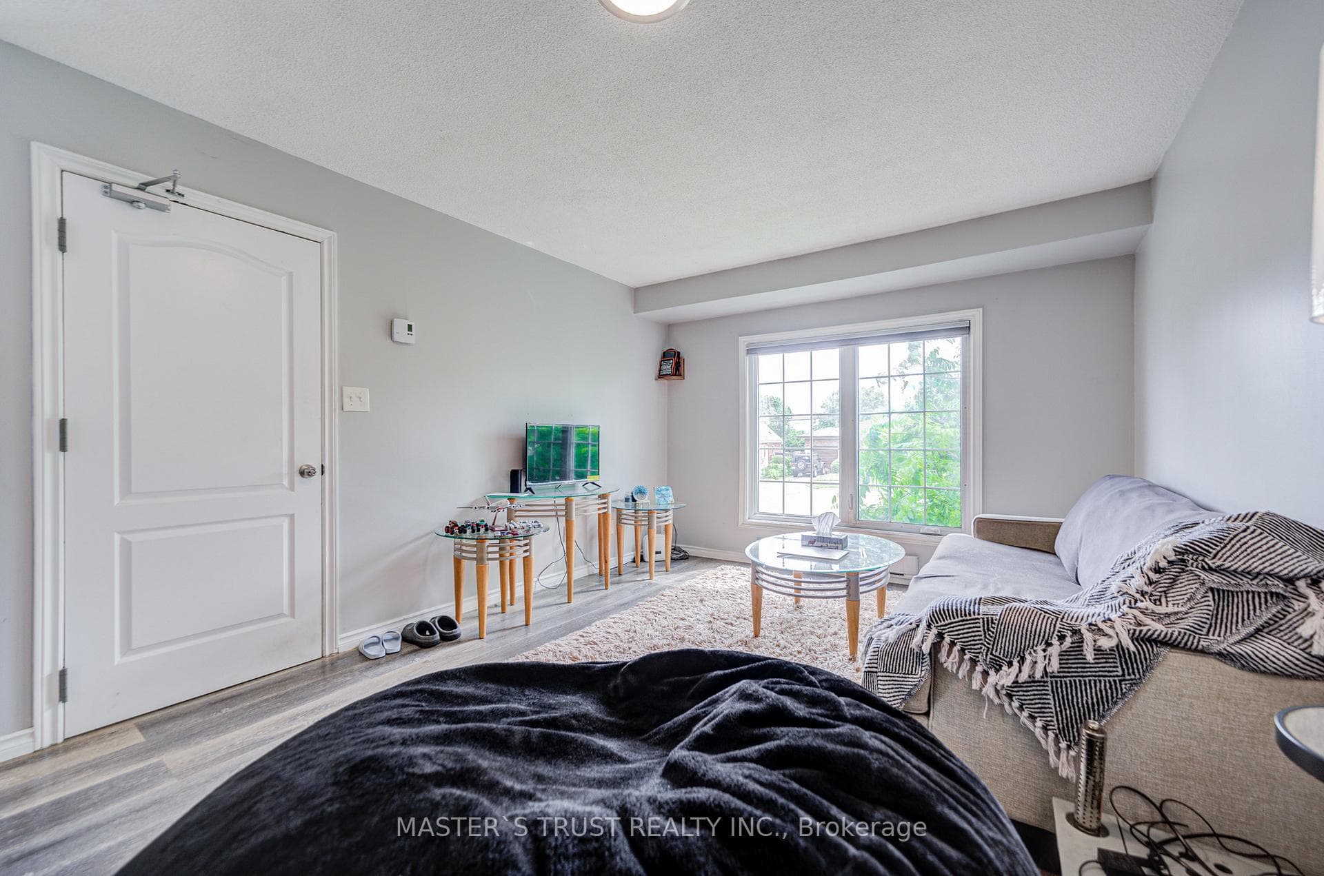 1179 Simcoe Street photo 5