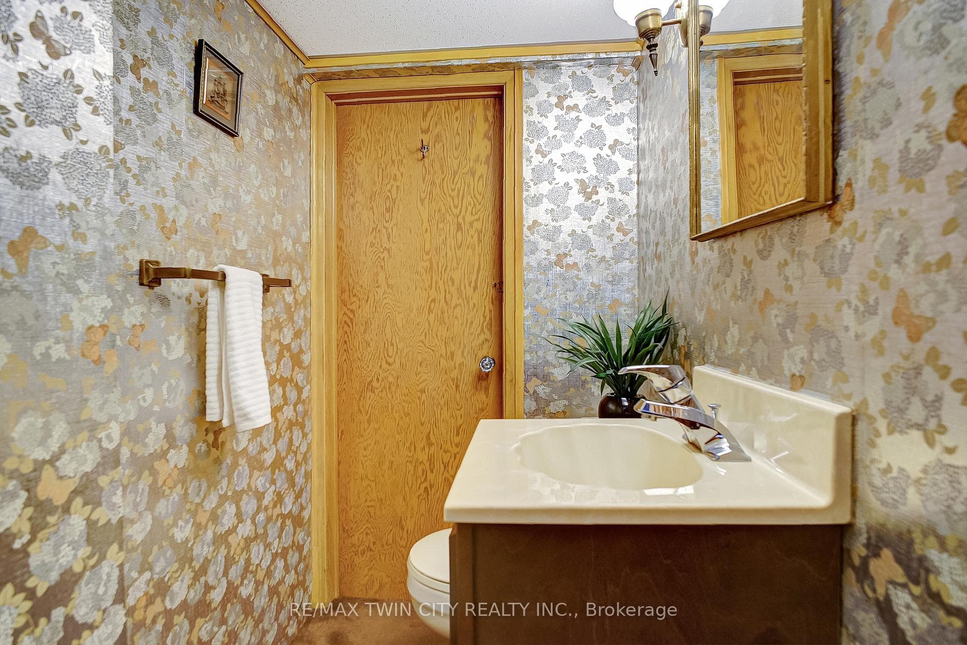 70 Christopher Drive photo 27