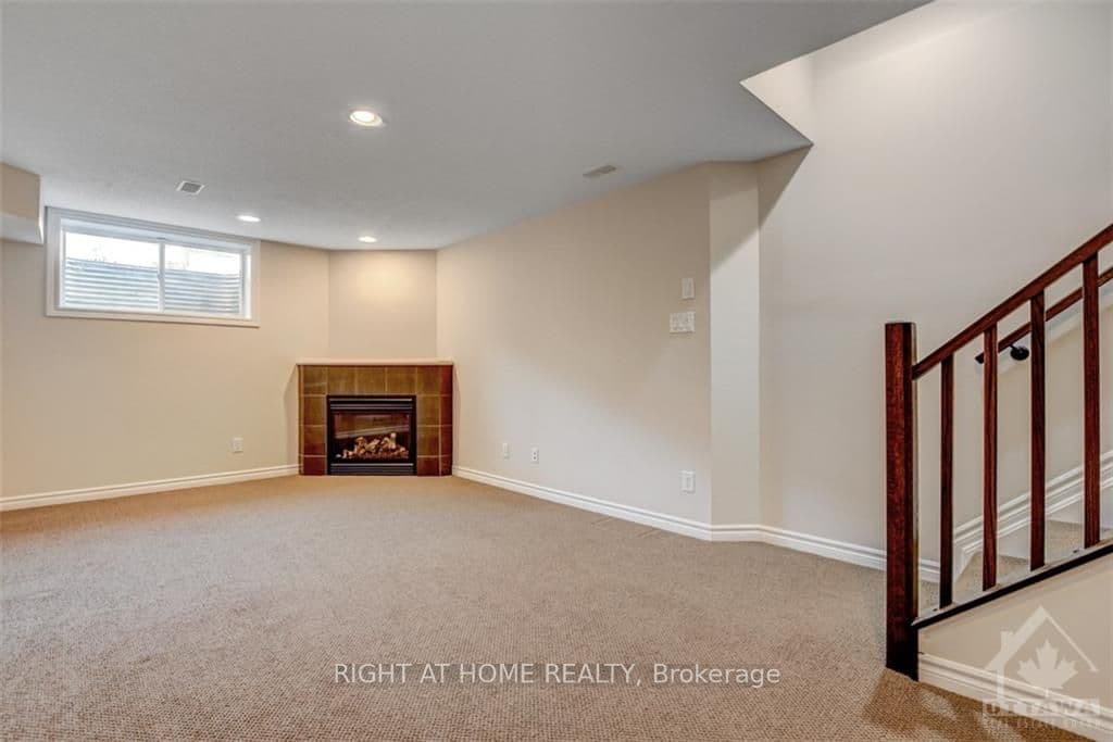 325 KINGBROOK Drive photo 21