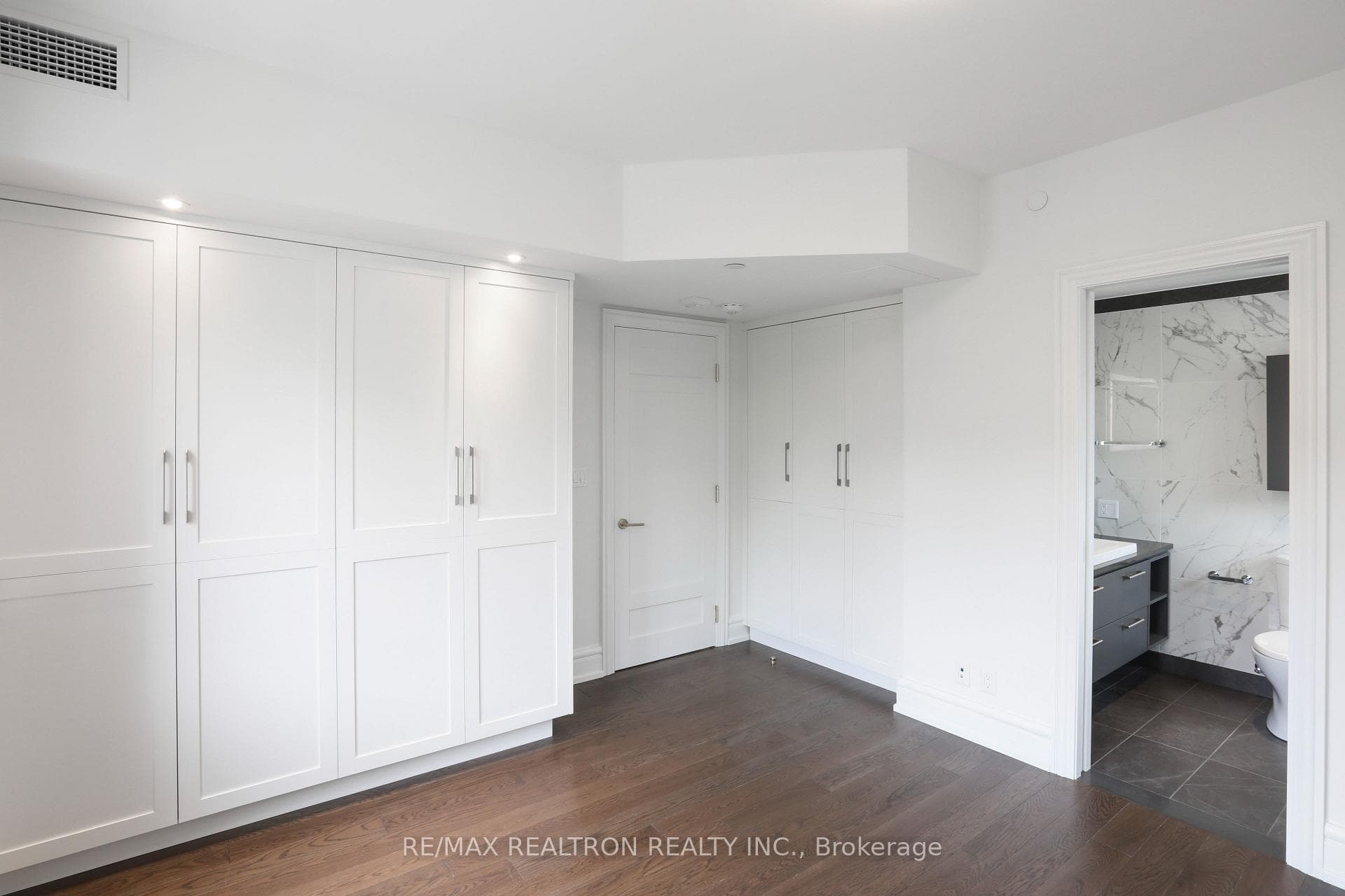 2 Clarendon Avenue Unit 305 photo 9