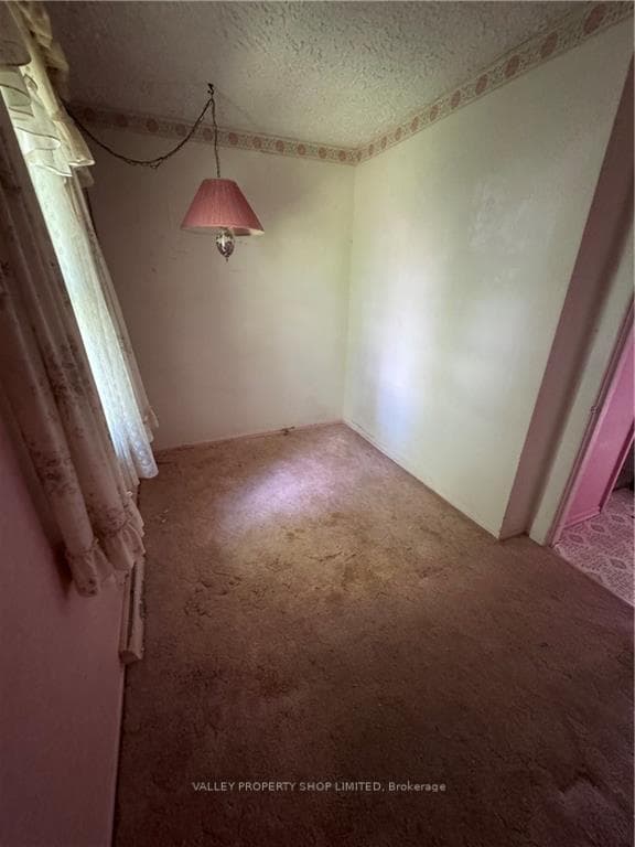 1136 VICTORIA Street photo 13