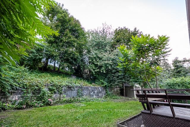 55 Blueking Crescent photo 35