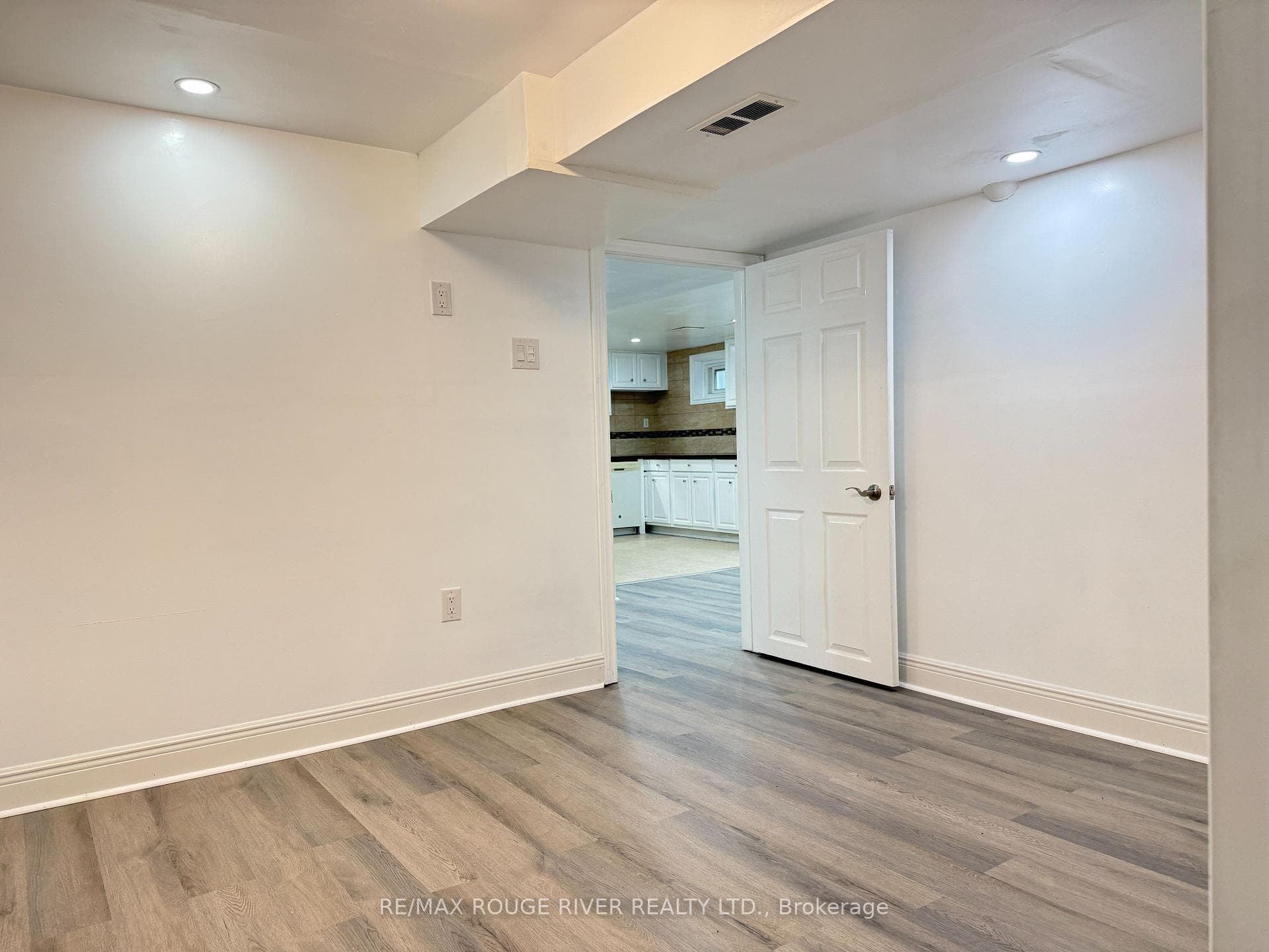 283 East 45th Street Unit Basement photo 10