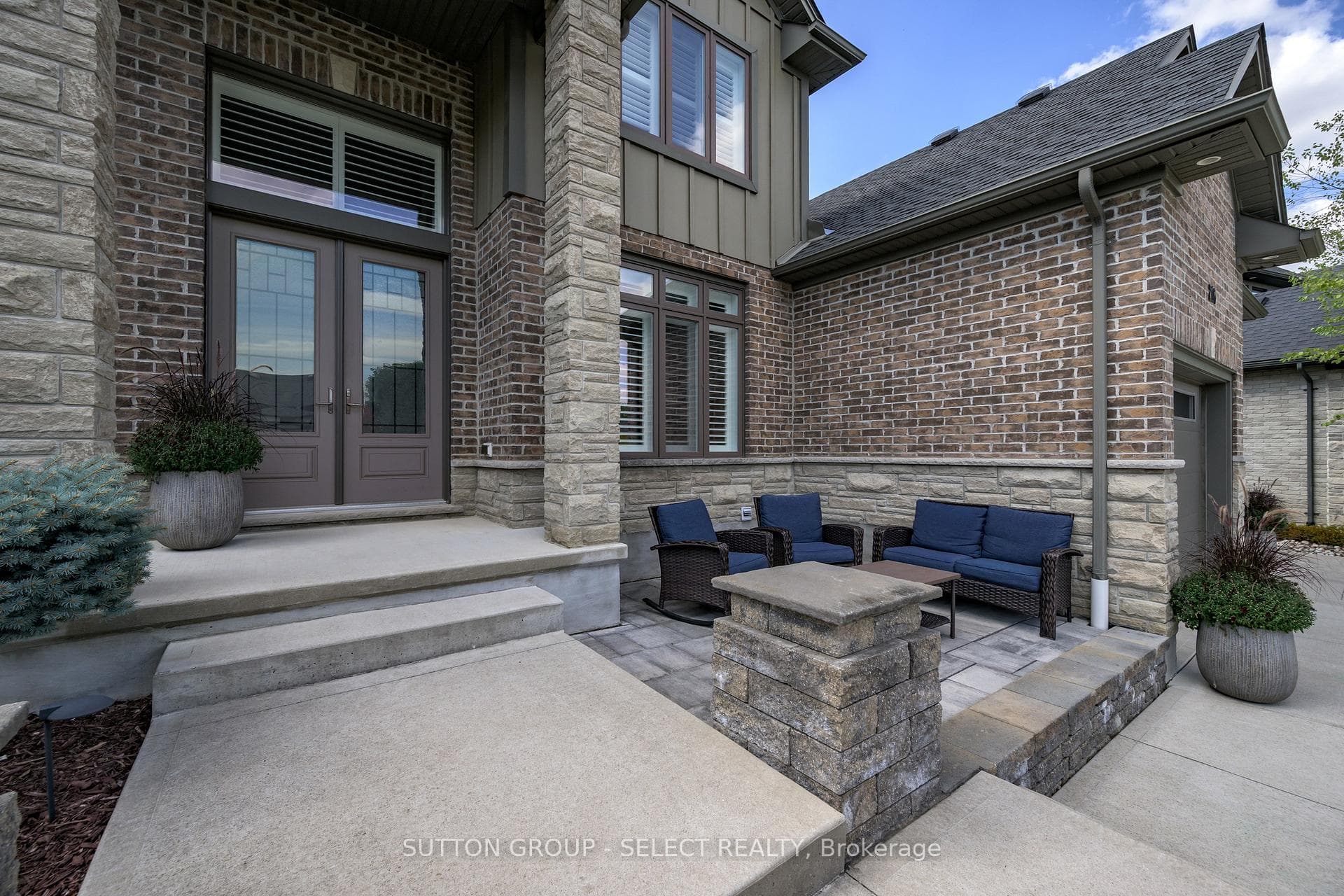 216 Martin Drive photo 2