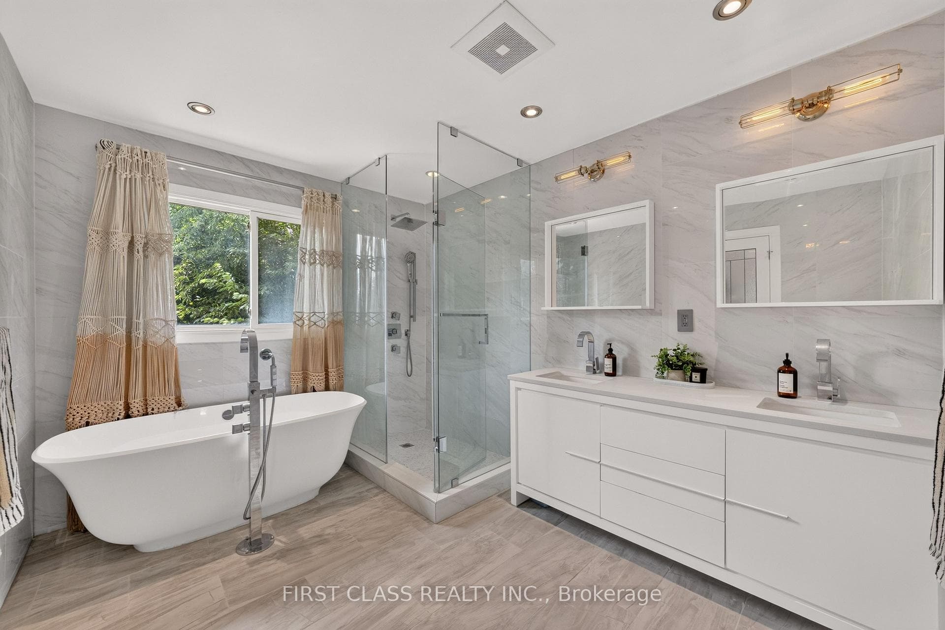 19 Tomlinson Circle photo 24