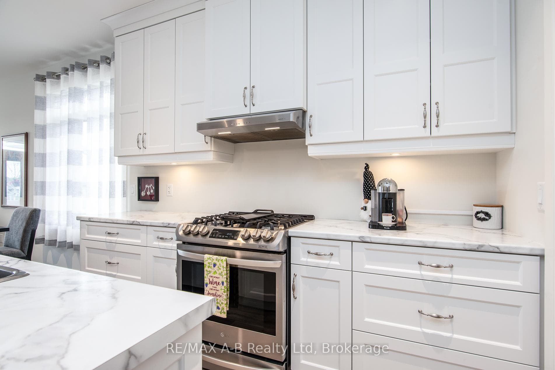 158 RIDGEWOOD Crescent photo 30