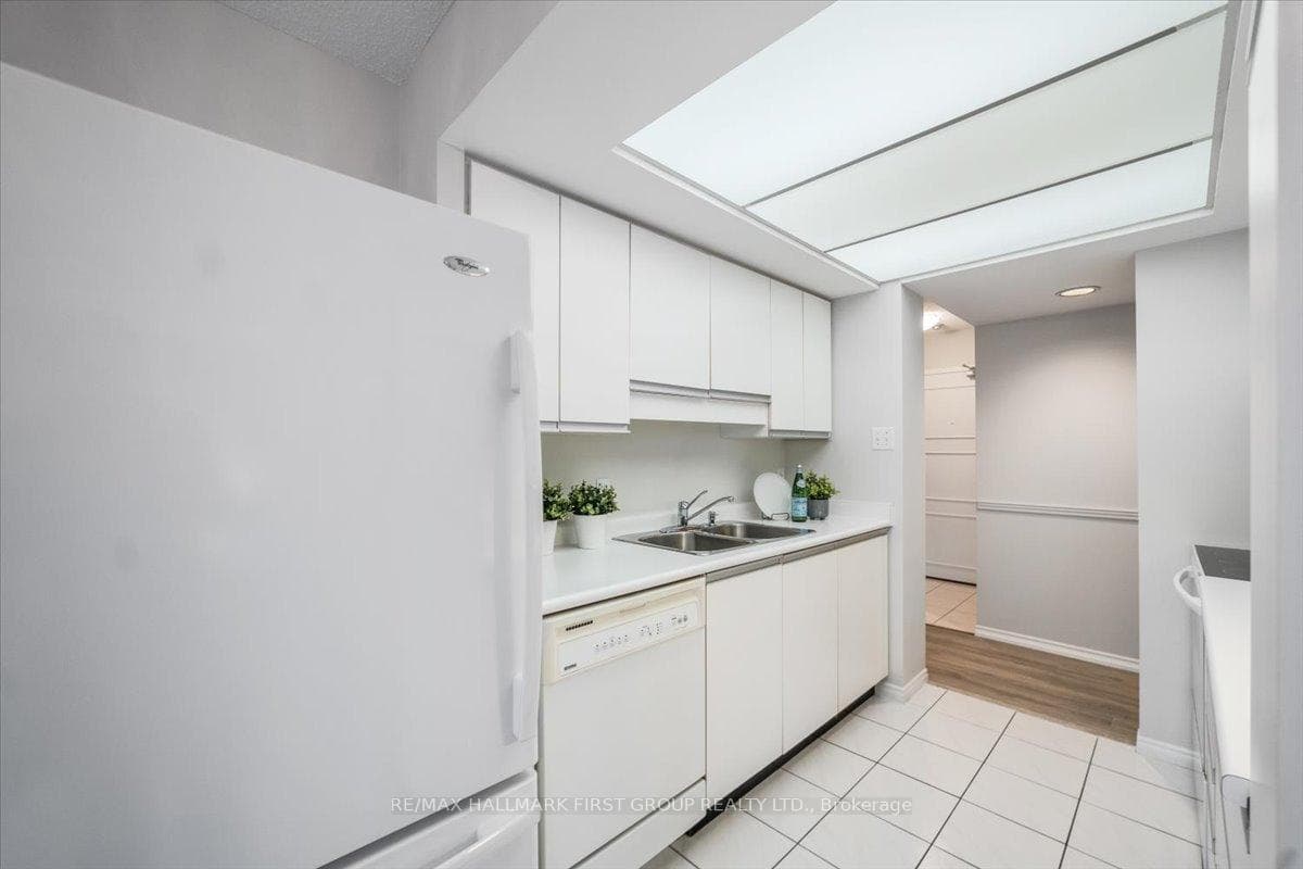 360 Watson Street Unit 504 photo 13