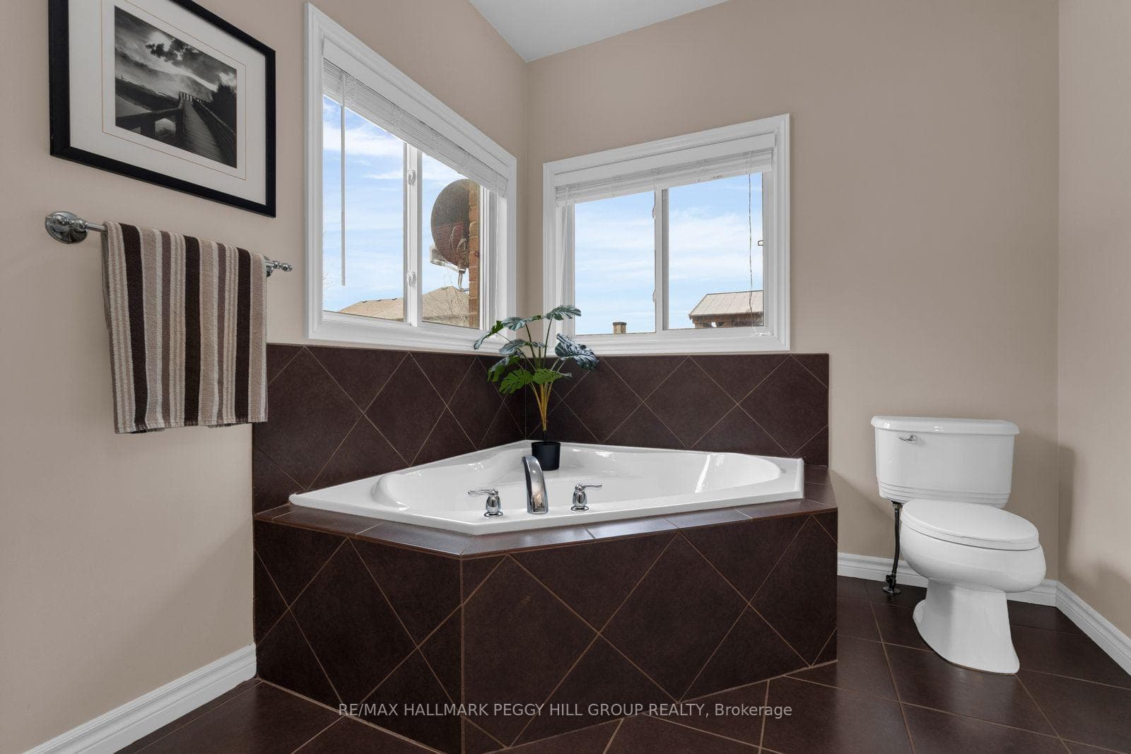 121 Quigley Street photo 9