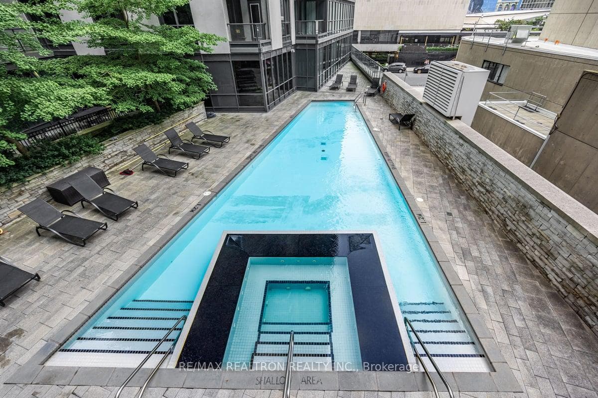 Whirlpool and pool